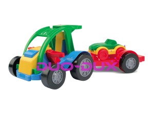 Auto z przyczepą i kid carem